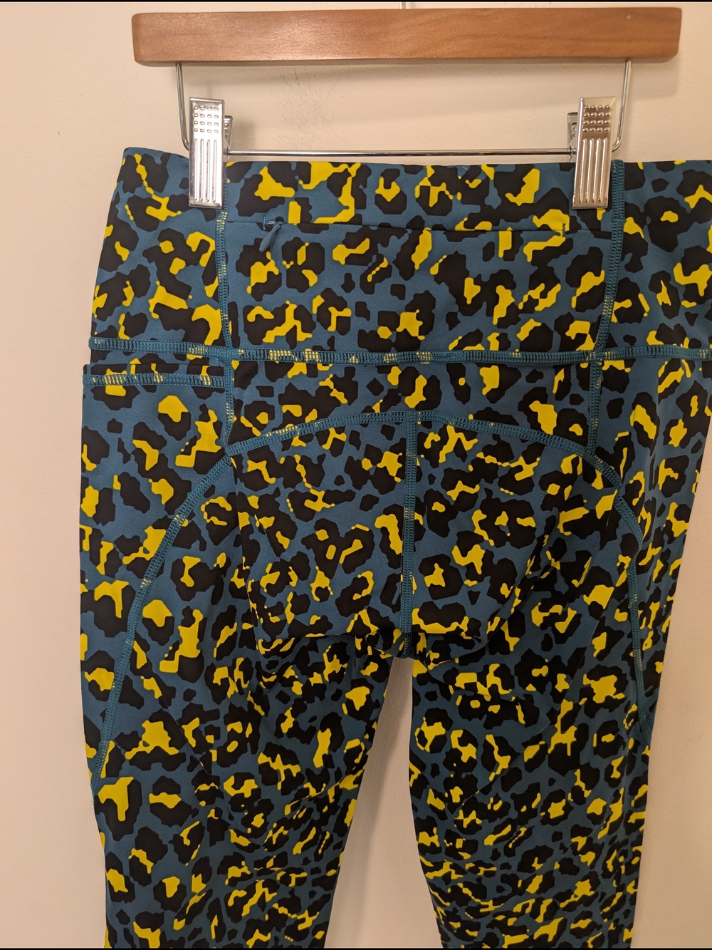 Sweaty Betty Power 7/8 Length Blue & Yellow Leopard Print Leggings Women's Sz 4 - Picture 7 of 10